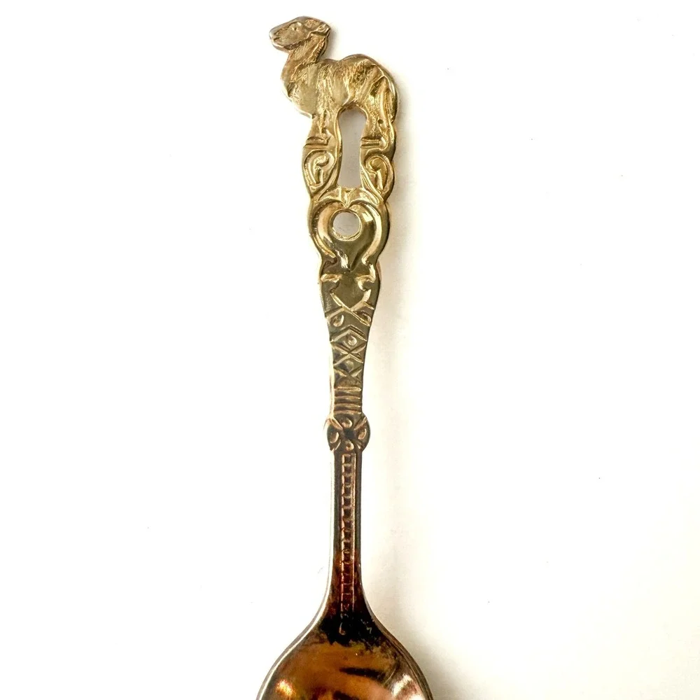 The Unbranded Brand vintage figural